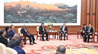 Wang Yi, Tonga Başbakan Yardımcısı başkanlığındaki Pasifik heyetiyle görüştü