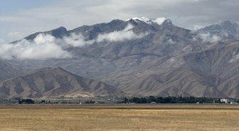 Yüksekova'da yüksek kesimlere kar yağdı