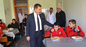 Afyonkarahisar Bolvadin'de taşımalı öğrenciler, Müdür Keleş'le yemekte buluştu