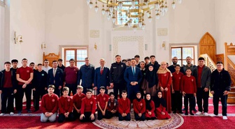 Bilecik Gölpazarı'nda Kaymakam Titiz, Cami ve Gençlik Buluşması'nda gençleri dinledi