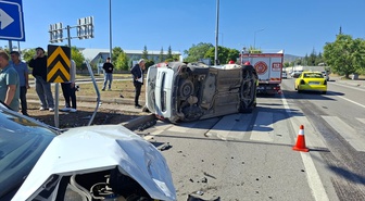 Bingöl'de iki otomobilin çarpıştığı kazada 3 kişi yaralandı