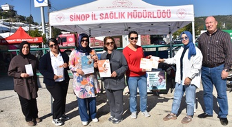 Boyabat'ta meme kanseri farkındalık standında erken teşhisin önemi anlatıldı