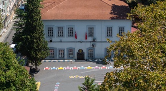 Çengelköy İlkokulu, Üsküdar'da 129 yıldır semtin eğitim hafızasını yaşatıyor.