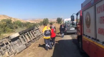 Elazığ-Tunceli karayolunda tır şarampole devrildi, 1 kişi yaralandı