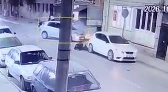 Eskişehir Tepebaşı'nda motosikletli otomobile çarptı, kaskı ağır yara almasını önledi