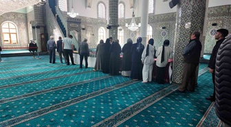 Gediz Ulu Camii'nde kutsal emanetler ziyarete açıldı, vatandaşlar akın etti