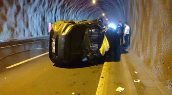 Giresun Eynesil'deki tünelde ticari araç kamyonla çarpıştı, 3 kişi yaralandı
