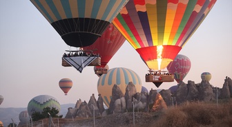 Göreme'de İHH etkinliğinde kefiyeli sıcak hava balonları Gazze için 45 dakika uçtu