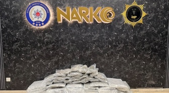 İstanbul'da 57 kilo 300 gram skunkın bulunduğu operasyonda 4 şüpheli adliyeye sevk edildi