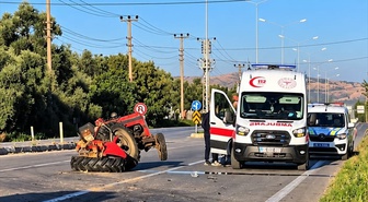 İzmir Tire'de traktörle panelvan çarpıştı, kazada 2 kişi yaralandı