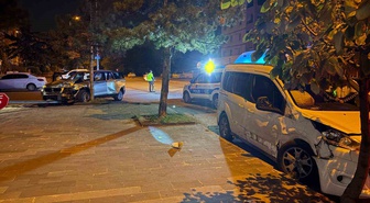 Kayseri Melikgazi'de SUV ile hafif ticari aracın çarpıştığı kazada 4 kişi yaralandı