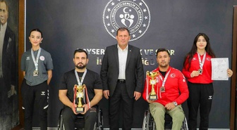 Kayserili Hale Derya Eroğlu, Mersin'de Türkiye rekorunu yenileyerek şampiyon oldu