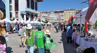 KÜSİDAP ve İHH öncülüğünde Kütahya'da Gazze için Hayır Çarşısı kuruldu