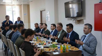 Kütahya Valisi Işın, Yesevi Yurdu'nda öğrencilere değerler üzerine tavsiye verdi