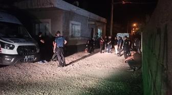 Osmaniye'de polis, kötü koku üzerine girdiği evde silahla vurulmuş erkek cesedi buldu