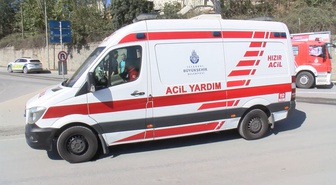 Sultangazi'de İETT otobüsü duvara çarptı; yaralılar var