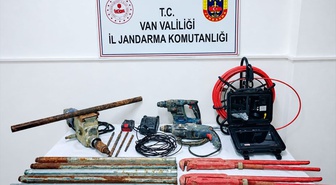 Van Çaldıran'da Arabızengi Kalesi'nde kaçak kazı yapan 2 şüpheli suçüstü yakalandı
