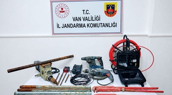 Van Çaldıran'da kaçak kazı yapan 2 şüpheli jandarma baskınıyla suçüstü yakalandı
