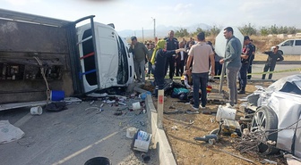 Afşin'de otomobil ile kamyonet çarpıştı, 1 kişi öldü, 7 kişi yaralandı