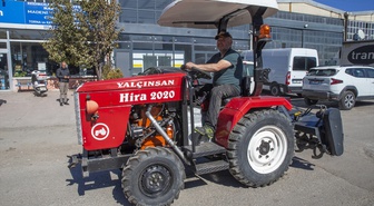 Bolu'da tornacı Yalçın, hurda parçalardan yaptığı traktöre 'Hira 2020' adını verdi