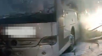 Bolu Tüneli çıkışında yolcu otobüsü motor yangınında kullanılamaz hale geldi