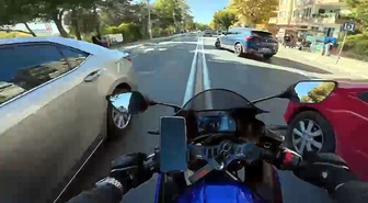 Çorlu'da otomobil motosiklete çarptı, sürücü yaralandı; kaza anı kask kamerasında