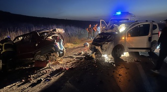 Çorum Alaca'da otomobil ile hafif ticari araç çarpıştı, 5 kişi yaralandı