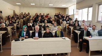Düzce Üniversitesi Rektörü Sözbir, İlahiyat dersinde bilim ve felsefeyi anlattı