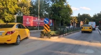 Eskişehir'de taksi şoförü ters yöne girdi, o anlar kask kamerasına yansıdı