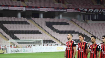 Eskişehirspor, taraftar cezası nedeniyle Etimesgutspor maçına seyircisiz çıktı