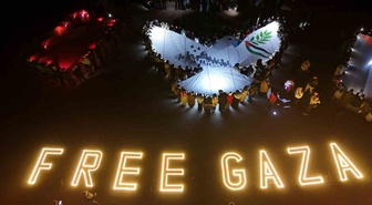Göreme'de cep telefonu ışıklarıyla Free Gaza yazısı oluşturuldu