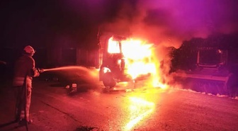 Hatay Kumlu'da araç yangını itfaiye müdahalesiyle söndürüldü, can kaybı yok