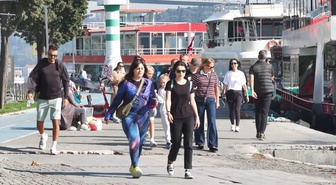 İstanbul'da sıcaklık 27 dereceye çıkınca Aşiyan Sahili'nde denize girenler oldu