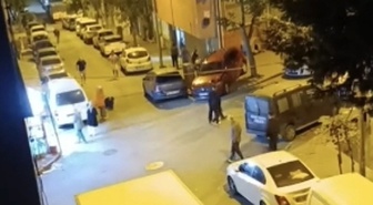 İstanbul Sultangazi'de motosikletli 2 şüpheli, sokakta yürüyen genci silahla yaraladı