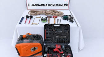 Jandarma, Bilecik Gölpazarı'nda kaçak kazı yapan 5 şüpheliyi suçüstü yakaladı