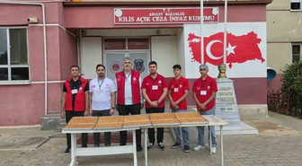 Kilis Ceza İnfaz Kurumu'nda hükümlülere 1323'te kurulan vakıftan tatlı ikram edildi