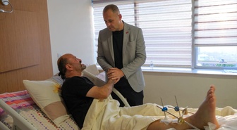 Kırklareli Belediye Başkanı Bulut, hastanede tedavi görenlere geçmiş olsun diledi