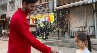Kızılay gönüllüleri Siirt'te Dünya Kız Çocukları Günü etkinliği düzenledi.