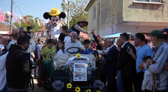 Kocaeli İzmit'te dördüncü Patpat Festivali'nde süslenen patpatlar konvoy oluşturdu