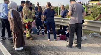 Manisa Alaşehir'de mazotlu yolda iki motosiklet kazasında 2'si çocuk 5 kişi yaralandı