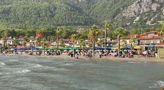 Muğla Ula'daki Akyaka'da sonbahara rağmen yaz günleri aratmayan yoğunluk yaşandı