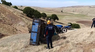 Muş Korkut'ta traktör devrildi, altında sıkışan sürücü ağır yaralandı