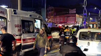 Sakarya Adapazarı'nda 3 araçlı zincirleme kazada 4 kişi yaralandı