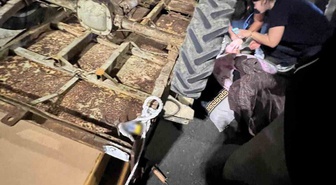 Sakarya Kaynarca'da tünelde devrilen patpatta 2 kişi hafif yaralandı