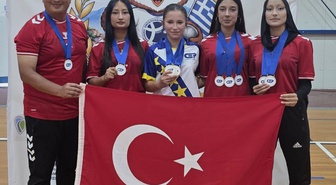 Samsunsporlu Yağmur Tosun, Atina'daki Avrupa Şampiyonası'nda 2 altın 1 bronz kazandı