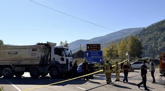 Sinop Ayancık'ta İkisu Köprüsü'nde kamyonla çarpışan otomobilin sürücüsü can verdi
