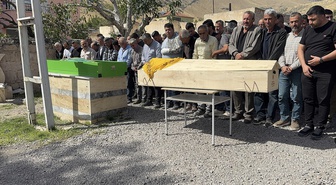 Tarsus'ta tıra çarpan araçta ölen çift Niğde'de toprağa verildi