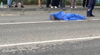 Trabzon Akçaabat'ta motosiklet tırın altına girdi, sürücü hayatını kaybetti