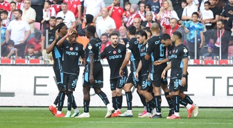 Trabzonspor, Samsunspor'u 10 kişiyle 3-0 yenip üst üste ikinci galibiyetini aldı