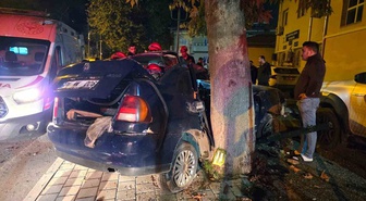 Adana Pozantı'da otomobil ağaca çarptı, 13 yaşındaki çocuk öldü, ağabeyi ağır yaralandı